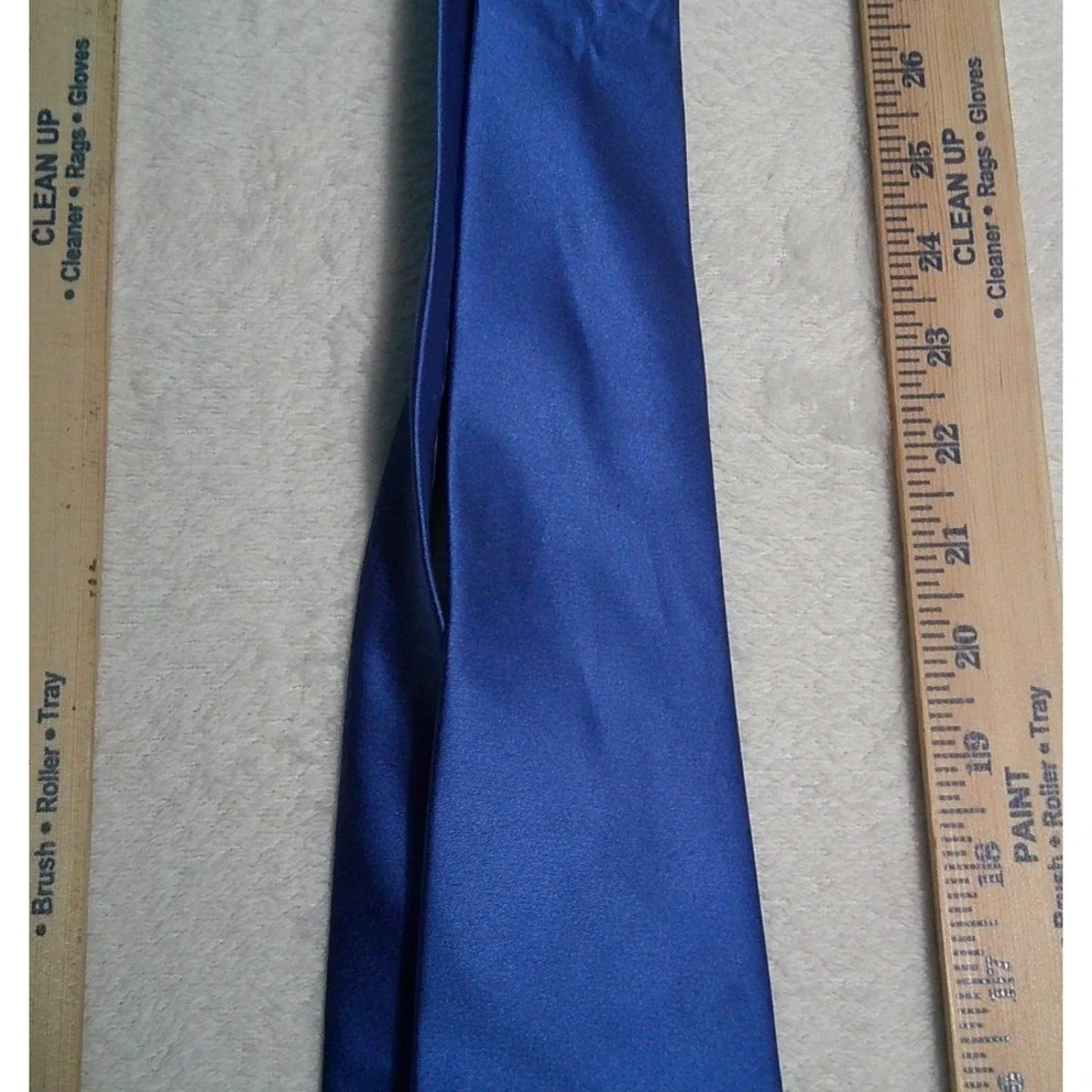 Donald J Trump Signature Collection Silk Tie Blue Solid Satin Hand Made Crest